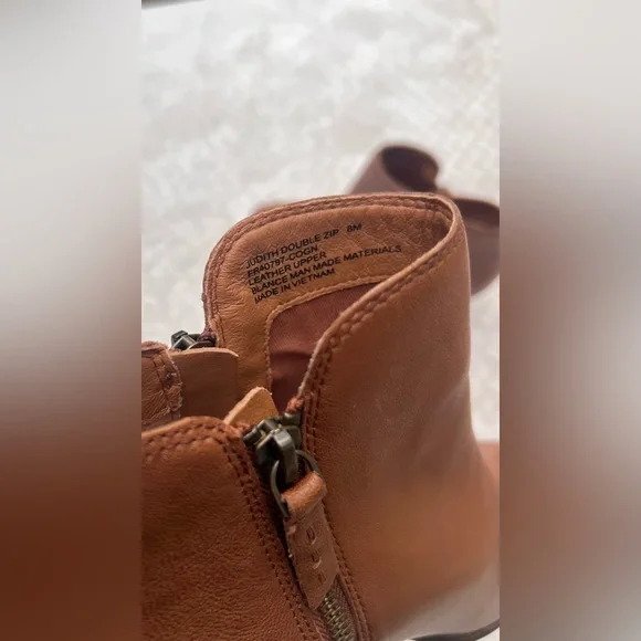 EUC FRYE Double Zip Cognac Heeled Judith Ankle Booties Leather Size 8 - Picture 10 of 11
